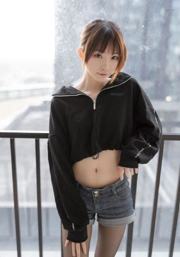穿条纹睡衣的男孩
