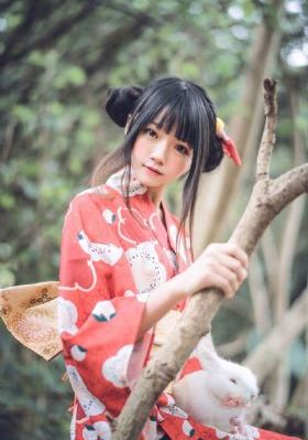 湛江60多亩香蕉林被台风拦腰吹断