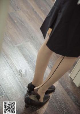 女子上厕所遭男孩趴地偷窥
