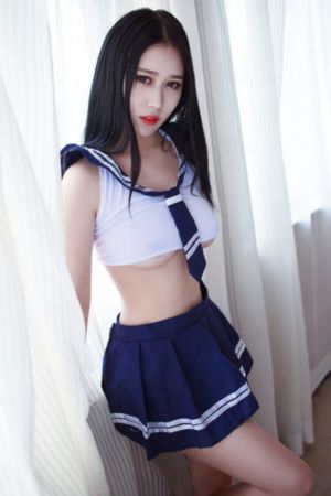普京双膝跪地献花纪念亡者