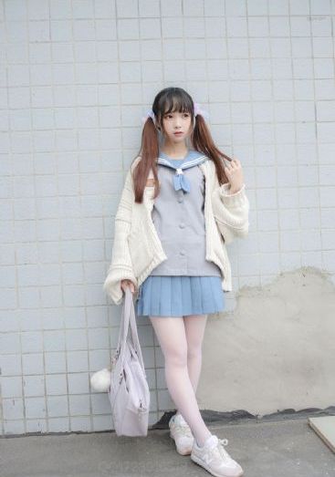 她来自胡志明市