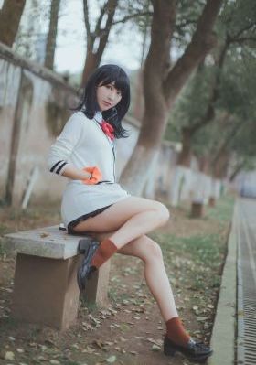 古墓荒斋